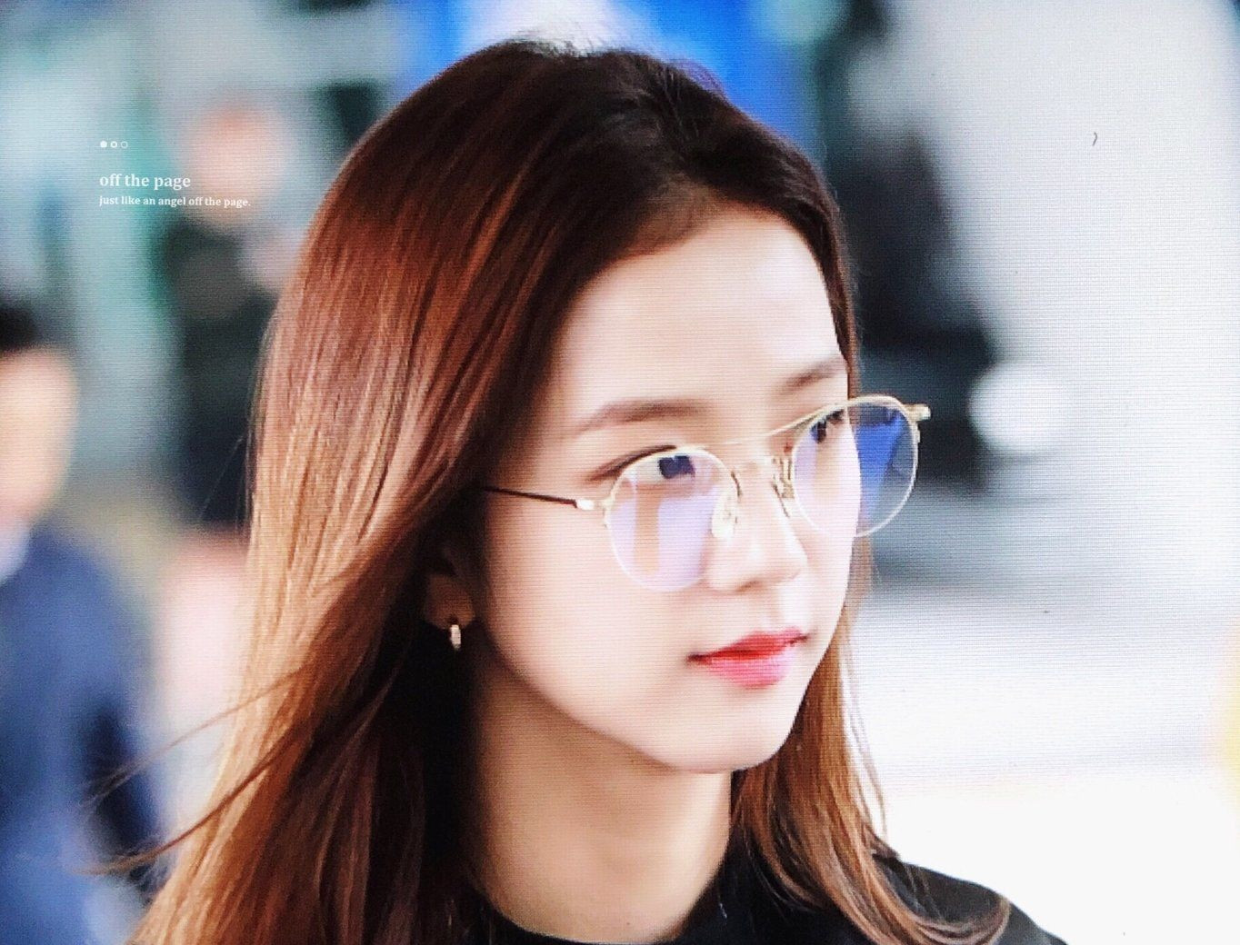 Đeo kính muốn trông vừa đẹp vừa sang chắc chắn phải biết cách trang điểm phù hợp ảnh 3