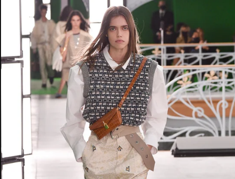 Áo len sweater vest chính thức trở lại, nhưng phiên bản 2021 có khác đôi chút ảnh 3