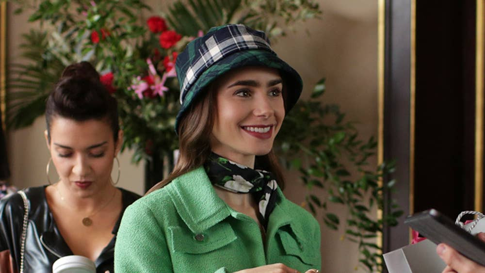 Chuyên gia trang điểm tiết lộ bí mật tạo nên vẻ đẹp vạn người mê của “Emily In Paris“ ảnh 2