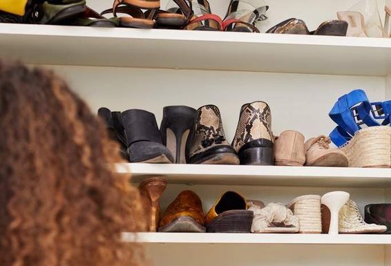 Giới thời trang sắp xếp tủ quần áo siêu hạng của họ thế nào để tiết kiệm thời gian nhất? ảnh 1