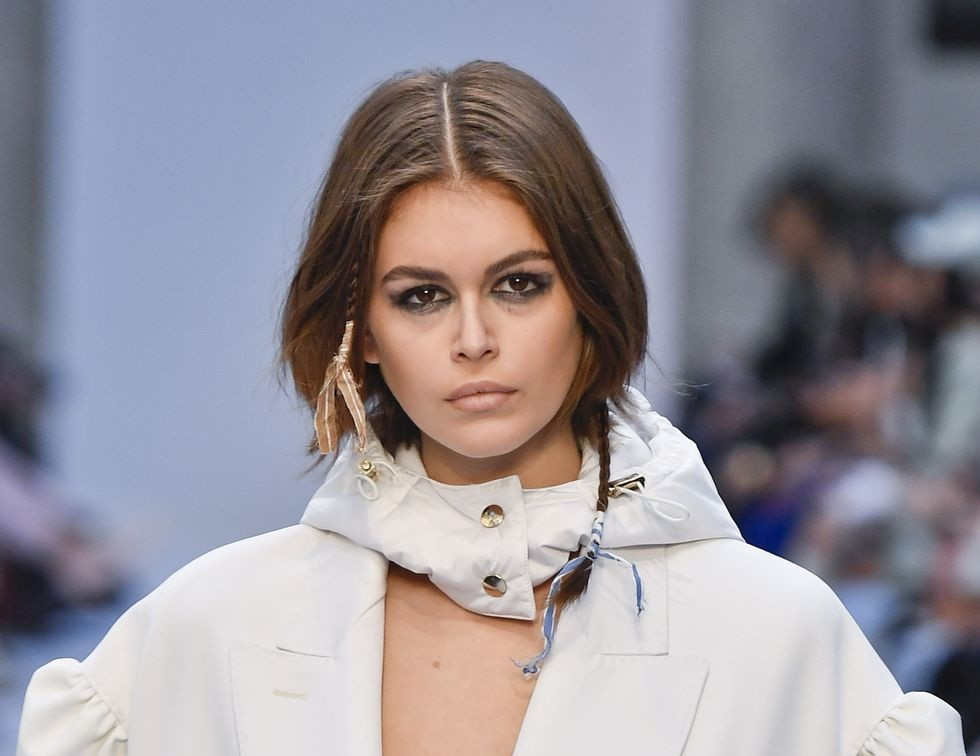 Cập nhật các xu hướng tóc mới nhất từ sàn diễn và Tiktok, đơn giản mà hay ho cực kỳ! ảnh 5