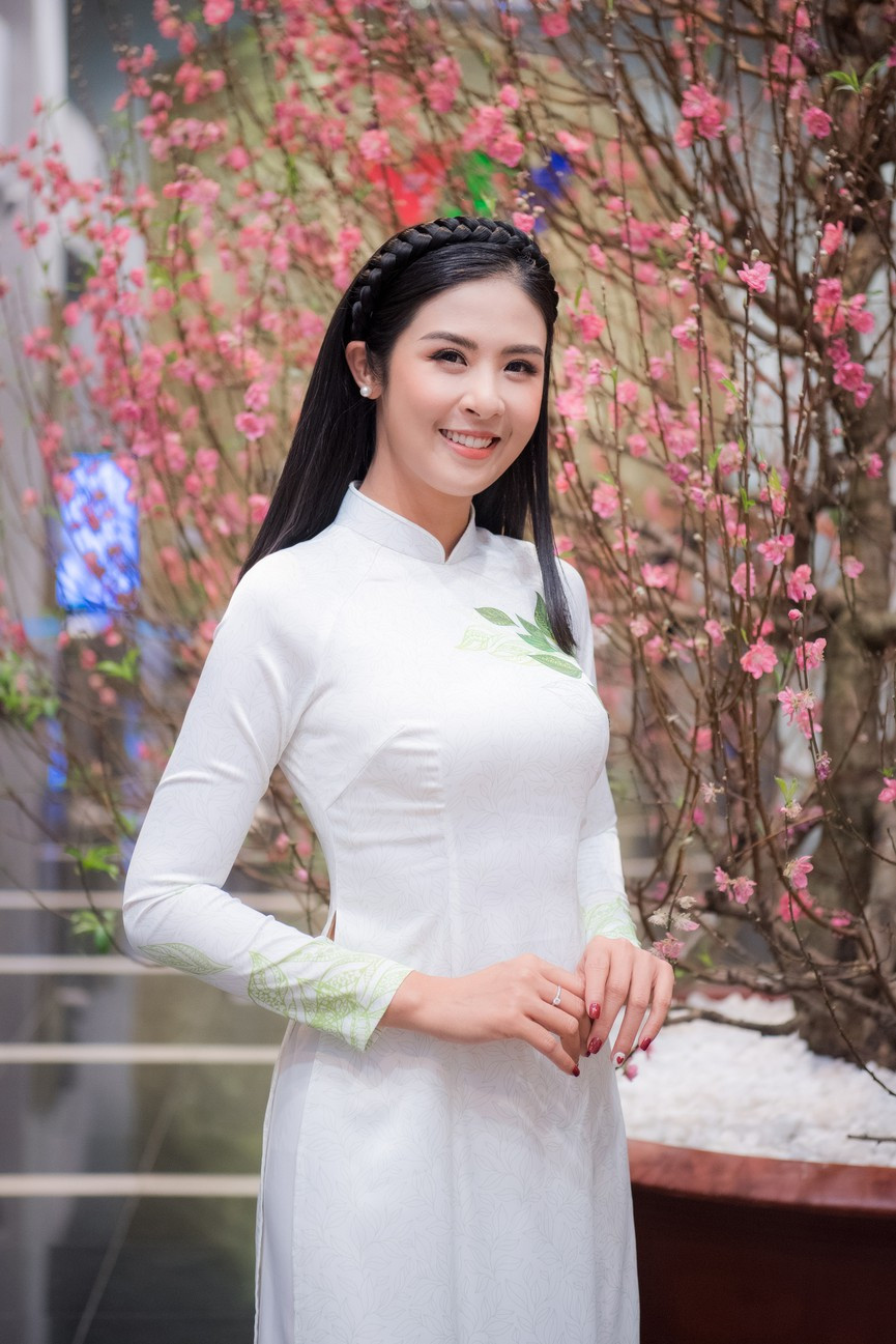 Showbiz 10/2: Quý Bình chia sẻ về cuộc sống hôn nhân với vợ đại gia hơn nhiều tuổi ảnh 5