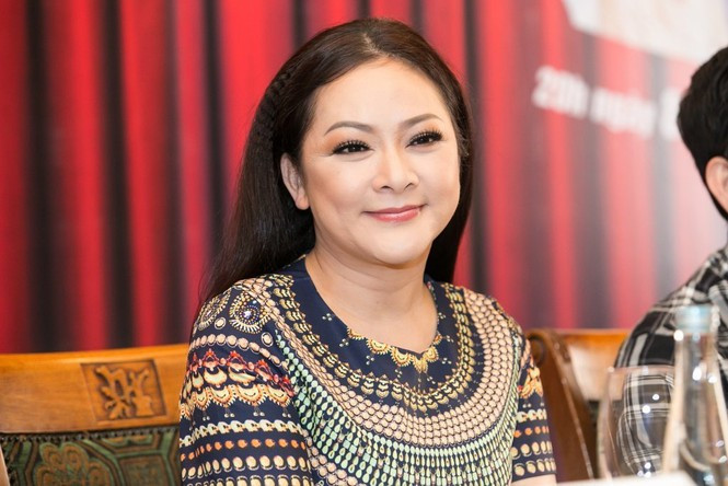 Showbiz 10/2: Quý Bình chia sẻ về cuộc sống hôn nhân với vợ đại gia hơn nhiều tuổi ảnh 2