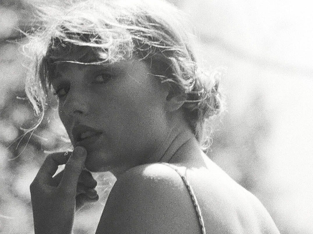 Taylor Swift và "folklore" sẽ làm nên lịch sử hay tiếp tục vô duyên tại Grammy 2021? ảnh 1