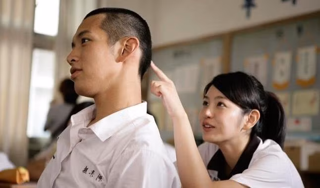 “Cô gái năm ấy chúng ta cùng theo đuổi“: Dư vị tiếc nuối của thanh xuân ảnh 2