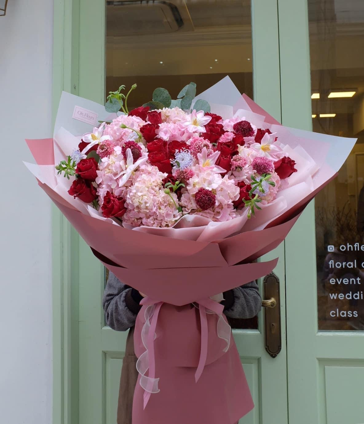 Xếp hàng dài mua quà, chi tiền triệu đặt tiệc Valentine ảnh 6