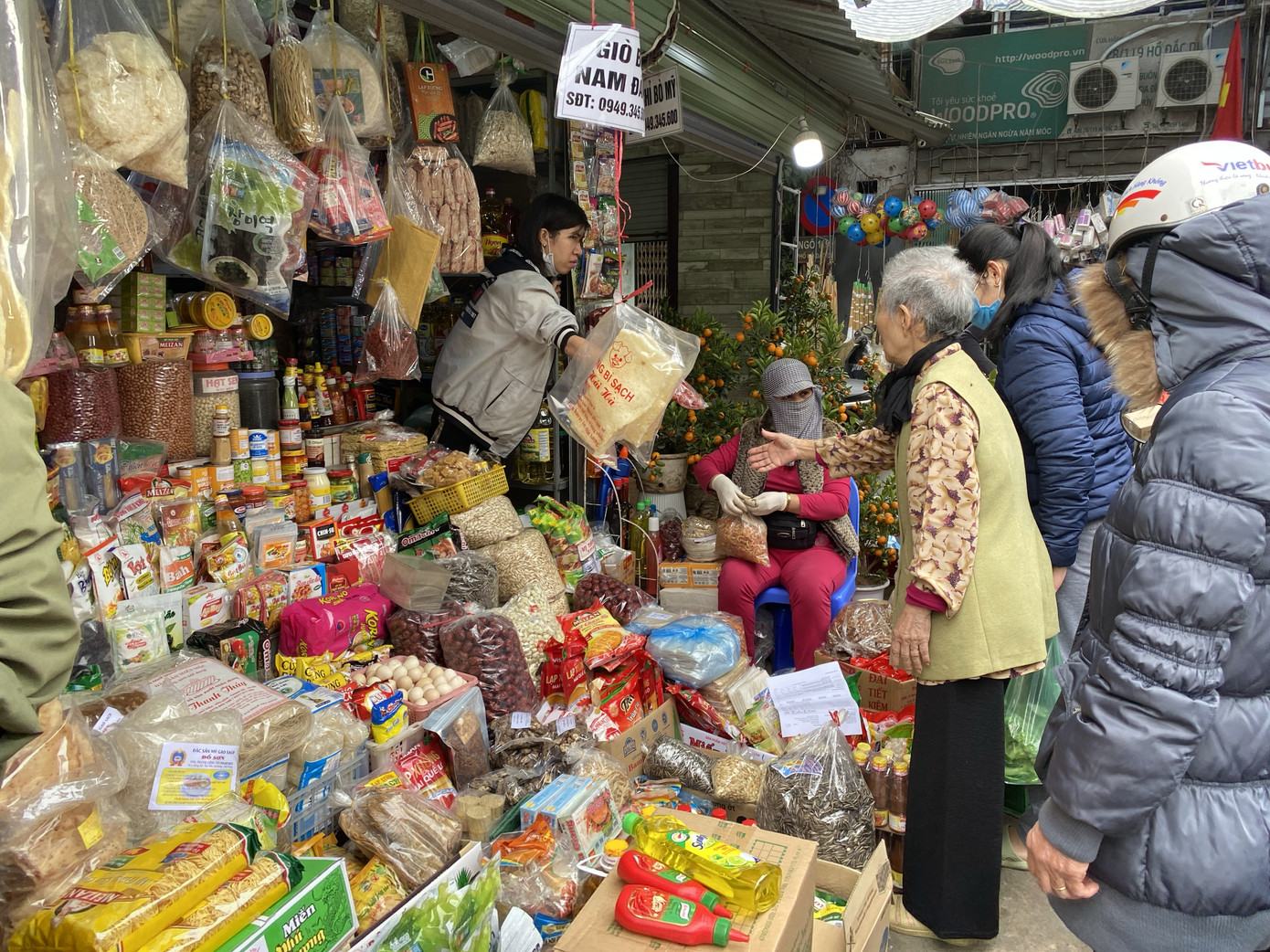 Cận Tết, giá thịt lợn ở Hà Nội giảm mạnh ảnh 7