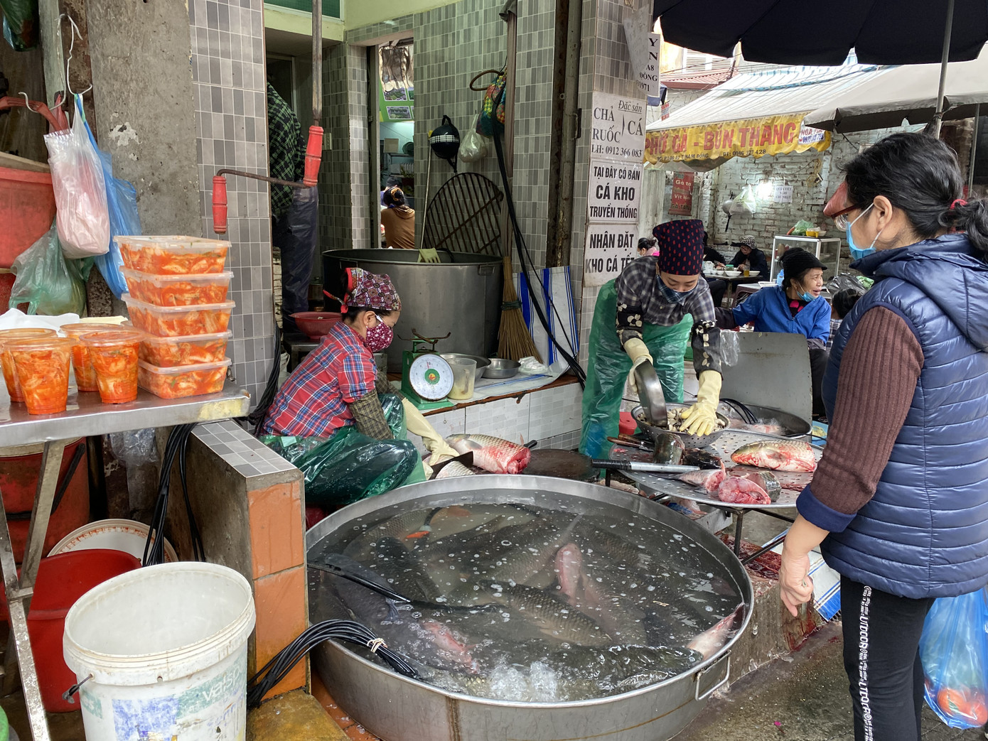 Cận Tết, giá thịt lợn ở Hà Nội giảm mạnh ảnh 4