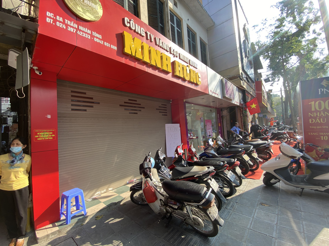 Nhiều nơi không còn cảnh xếp hàng, tiệm vàng đóng cửa ngày vía Thần tài ảnh 2