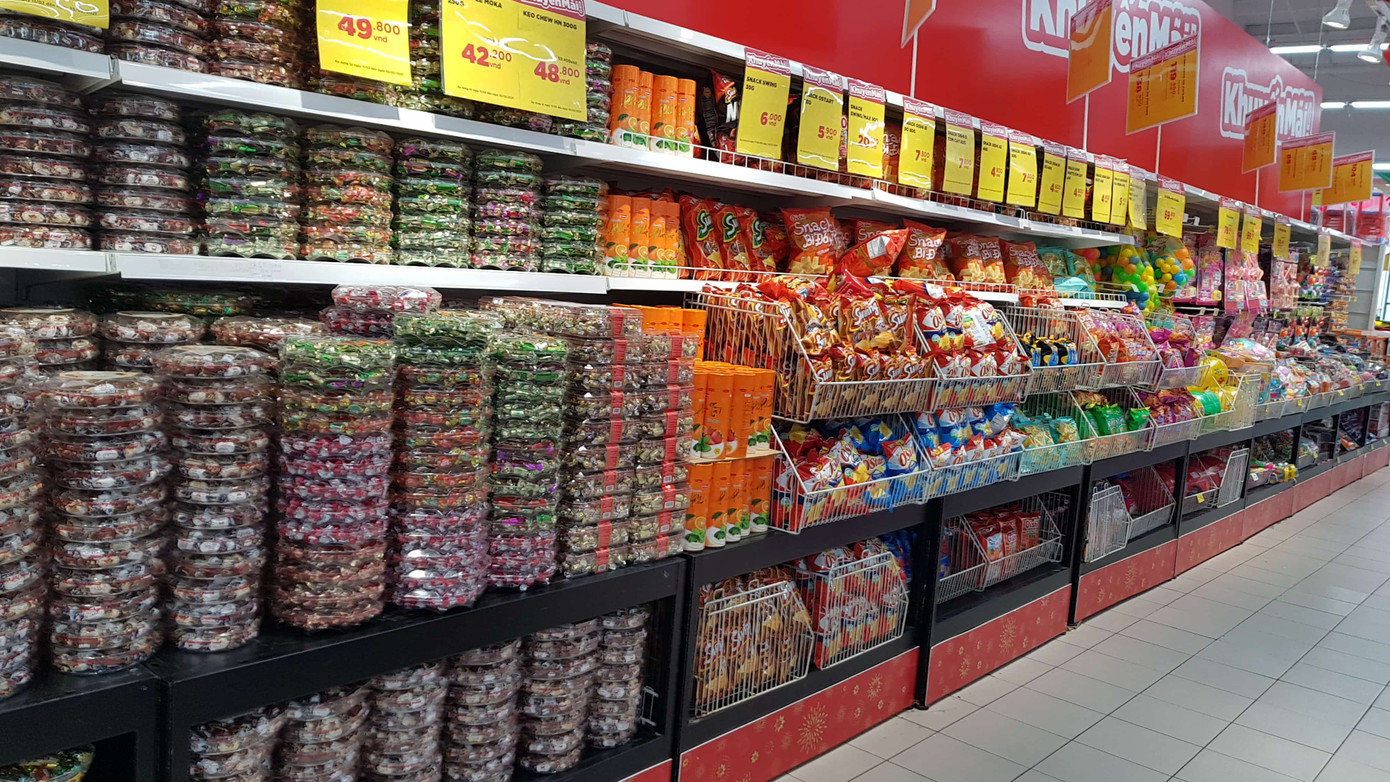 Siêu thị lớn mở hàng ngày đẹp mùng 2 Tết, hàng hoá ăm ắp nhưng vắng khách ảnh 4