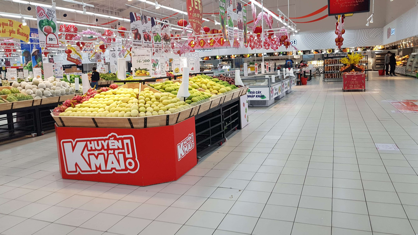 Siêu thị lớn mở hàng ngày đẹp mùng 2 Tết, hàng hoá ăm ắp nhưng vắng khách ảnh 5