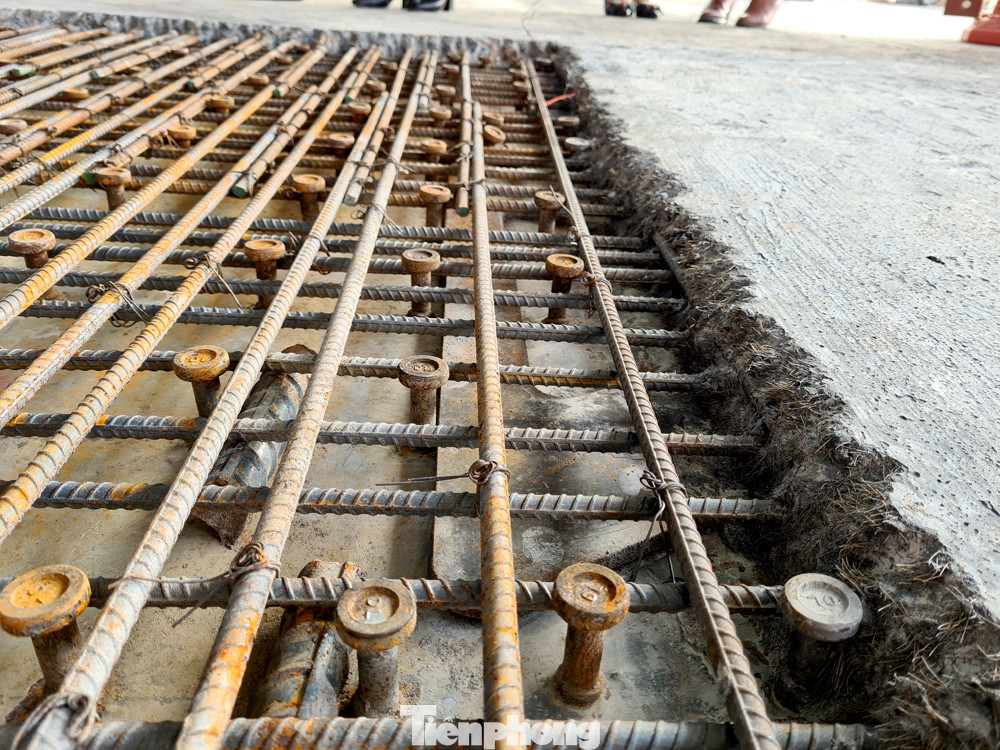 Đổ mẻ bê tông cuối cùng sửa mặt cầu Thăng Long ảnh 3