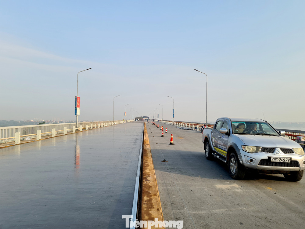 Đổ mẻ bê tông cuối cùng sửa mặt cầu Thăng Long ảnh 13