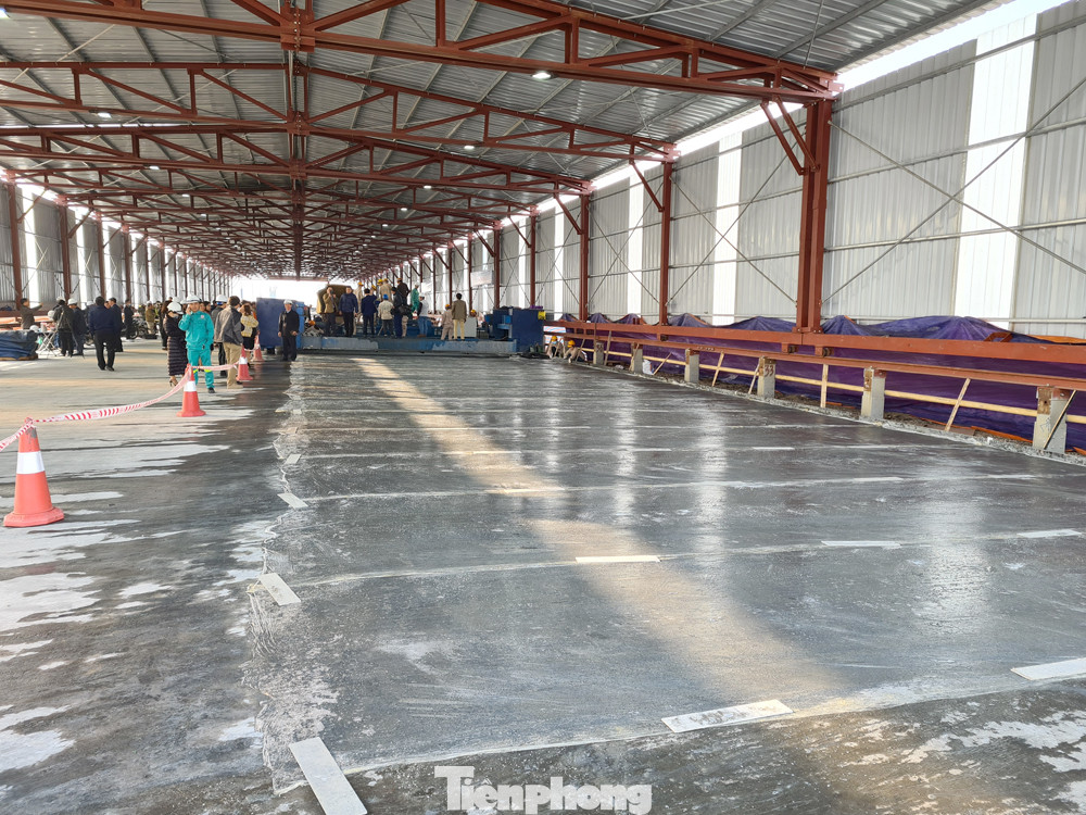 Đổ mẻ bê tông cuối cùng sửa mặt cầu Thăng Long ảnh 6