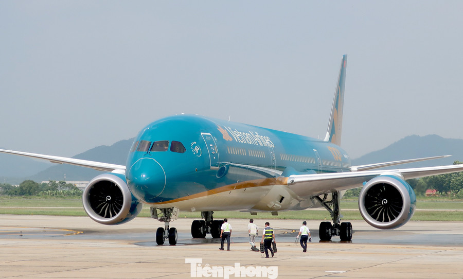 Cận cảnh tàu bay thứ 100 của VNA, hiện đại nhất Việt Nam ảnh 8