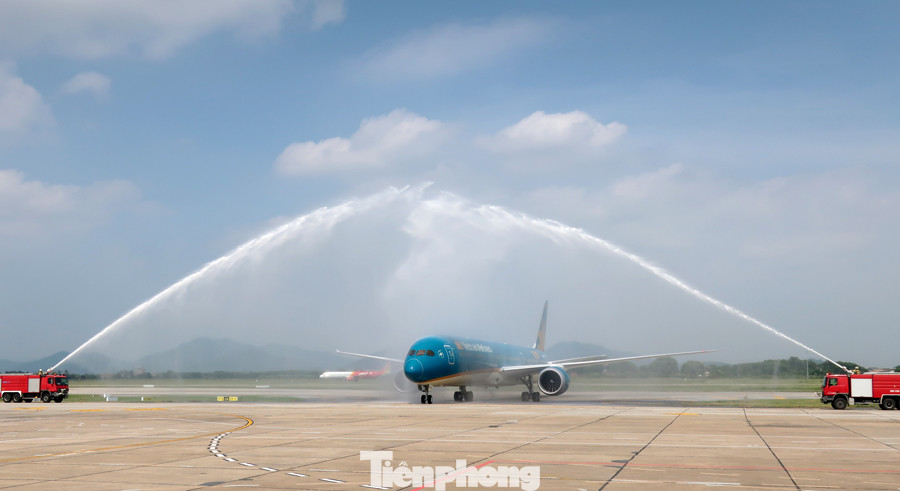 Cận cảnh tàu bay thứ 100 của VNA, hiện đại nhất Việt Nam ảnh 2