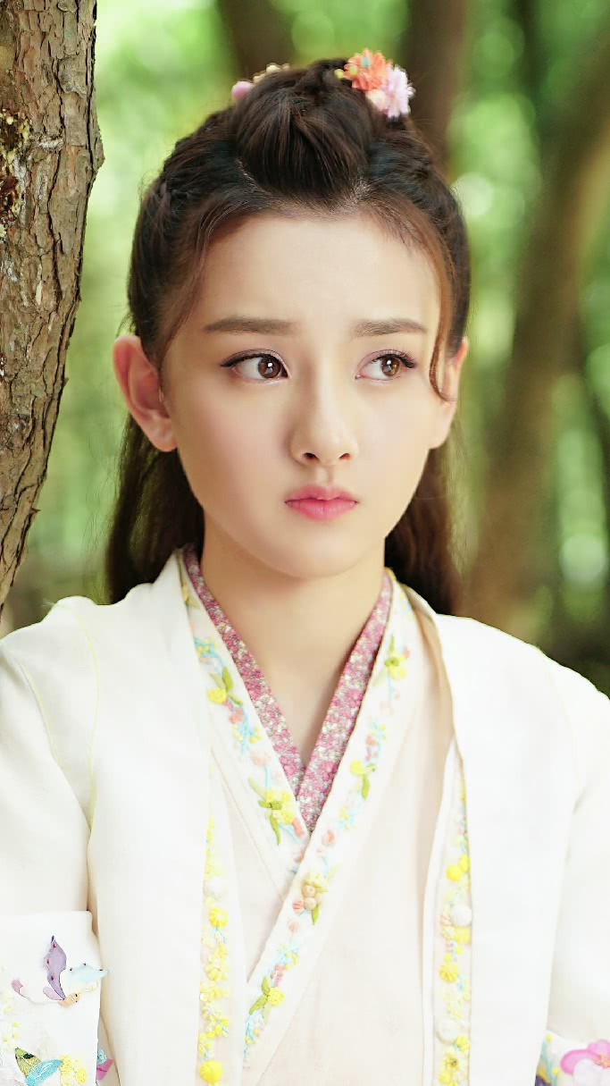 Mê mẩn nhan sắc của sao nữ được bình chọn là 'Mỹ nhân cổ trang thế hệ mới’ ảnh 9