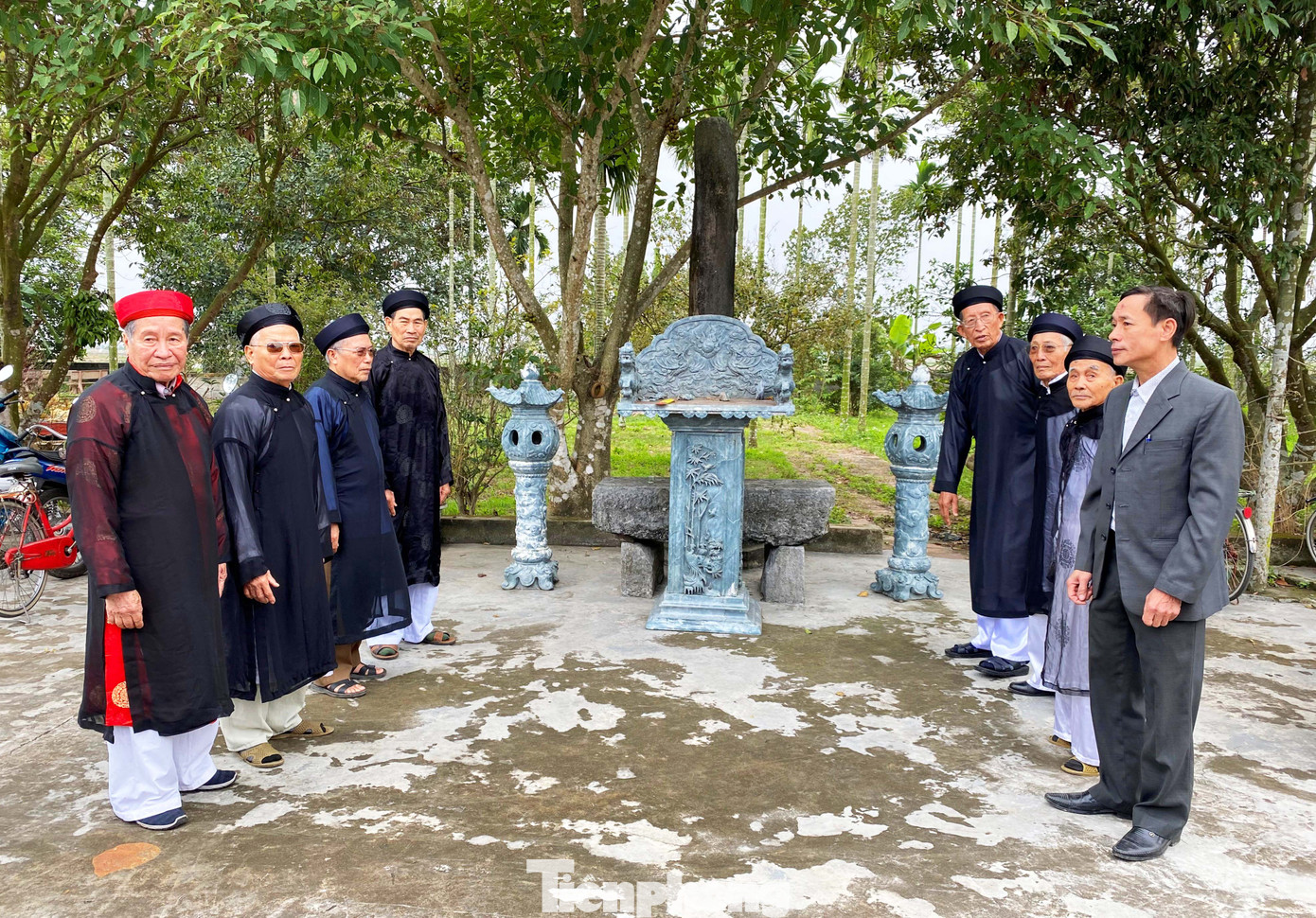 Rưng rưng kỳ lão khấn Minh Thề ảnh 7