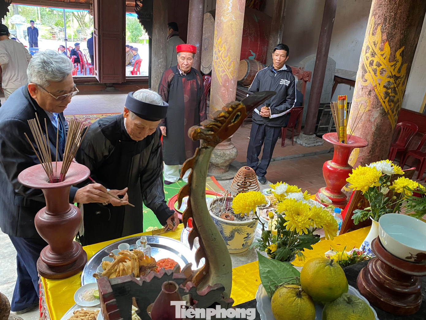 Rưng rưng kỳ lão khấn Minh Thề ảnh 8