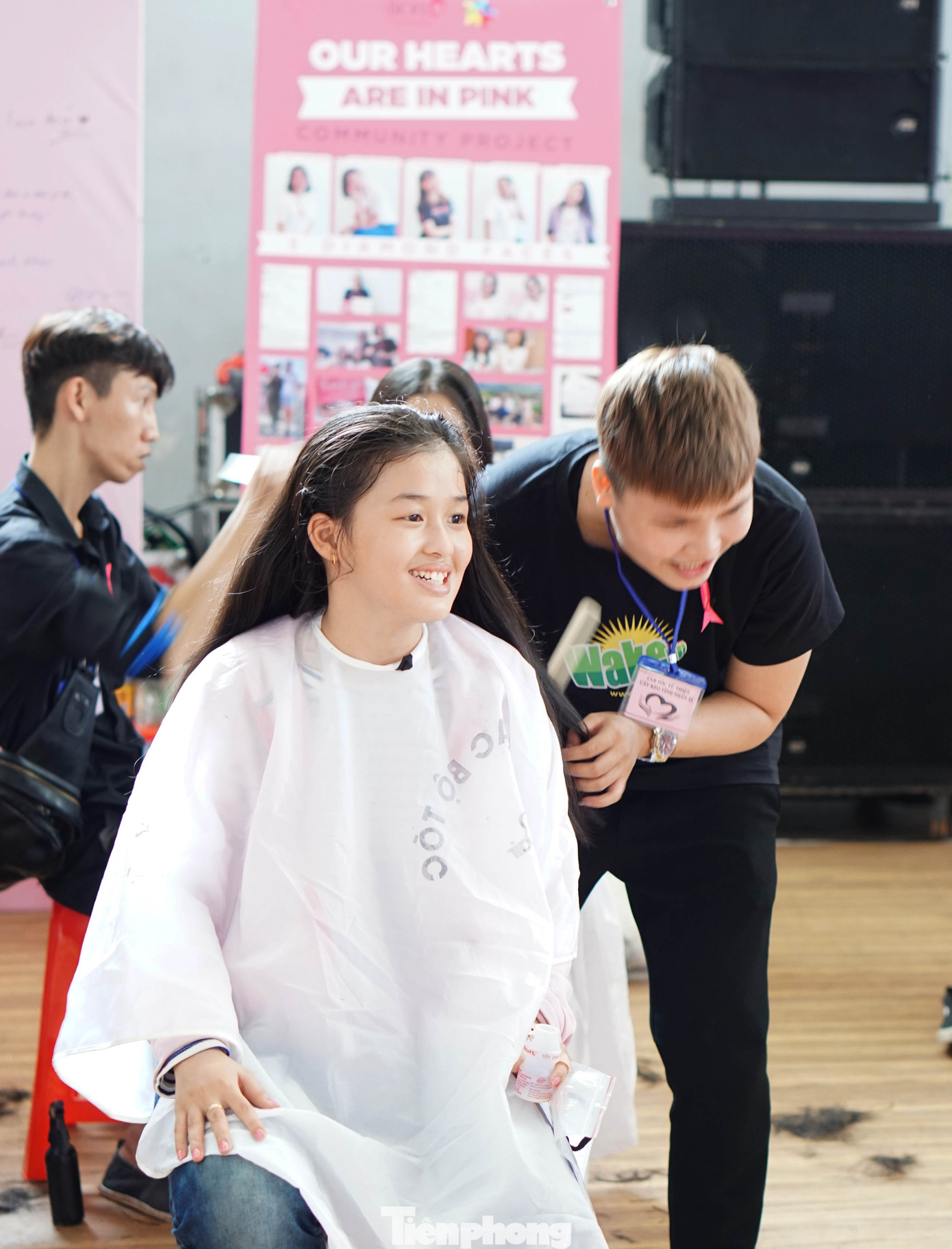 Hơn 300 bộ tóc thật hiến tặng bệnh nhân ung thư ảnh 4