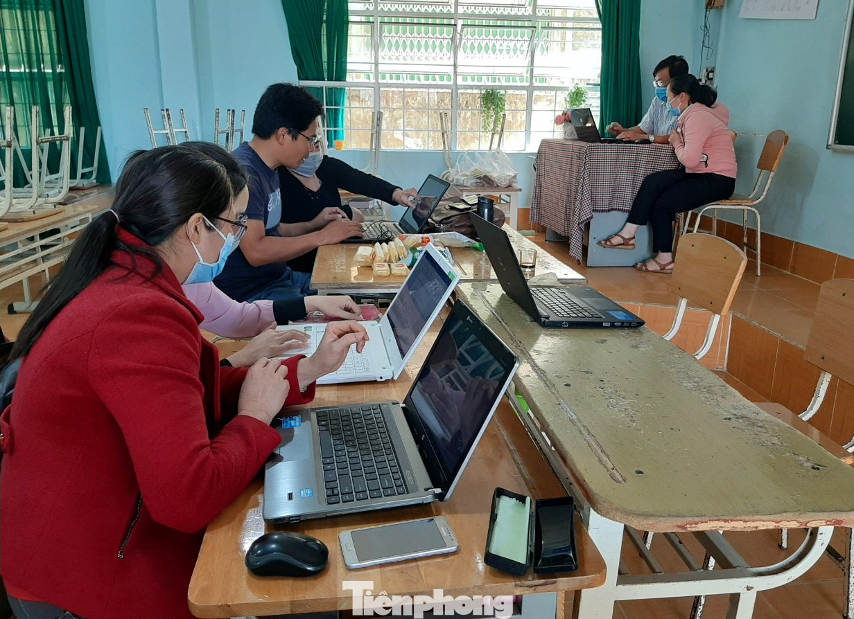 Tây Nguyên mùa tự học: Nơi photo tài liệu, nơi tranh thủ triển khai E-Leaning ảnh 4