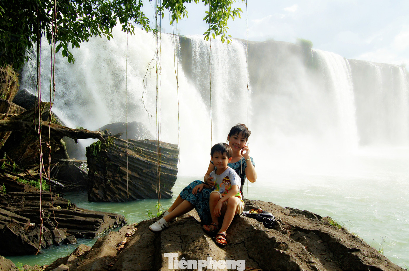 Kỳ ảo bãi đá trăm triệu năm bên sông Sêrêpốk ảnh 2