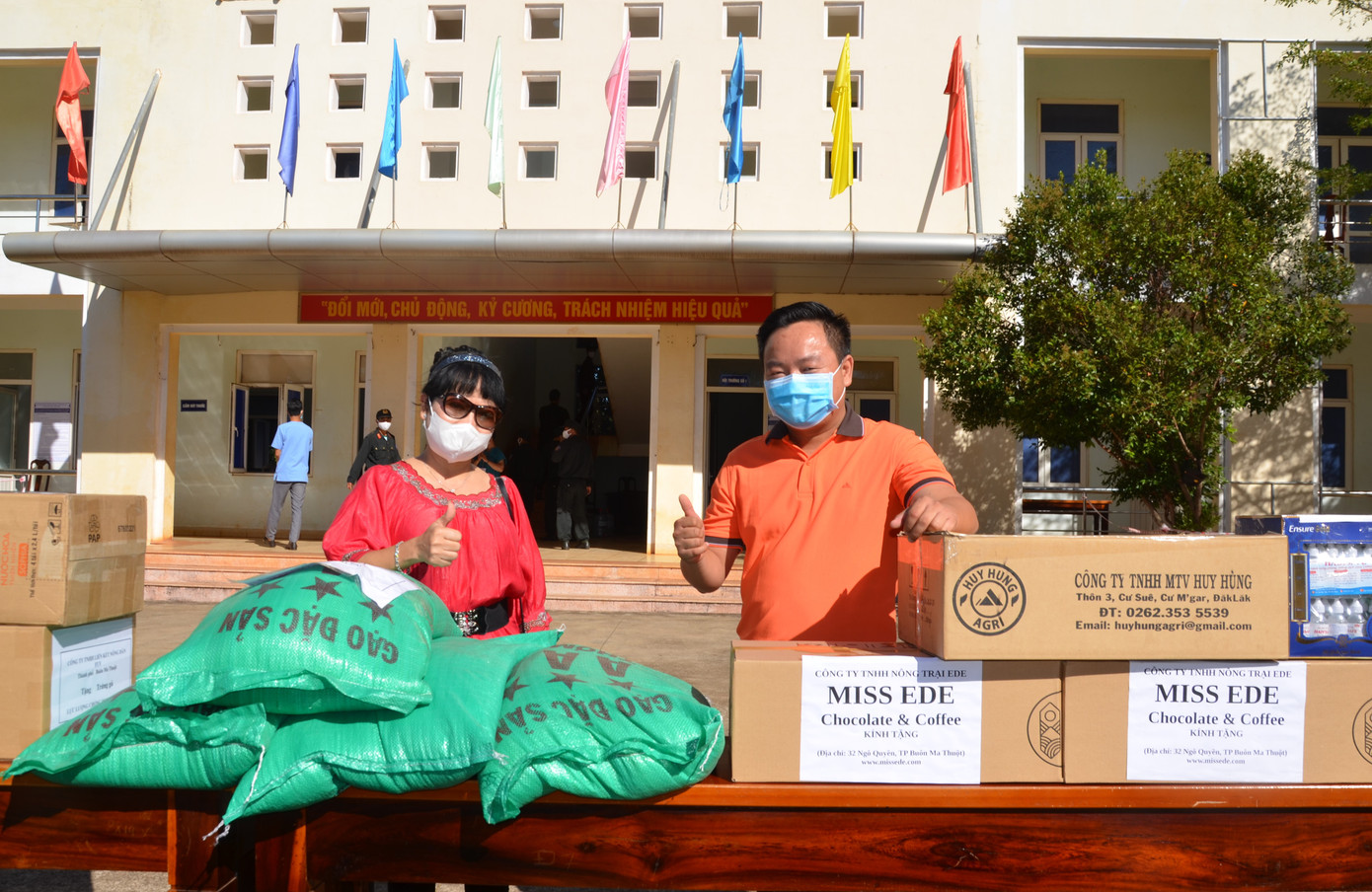 Tây Nguyên: Người dân góp quà động viên tuyến đầu phòng chống COVID-19 ảnh 4