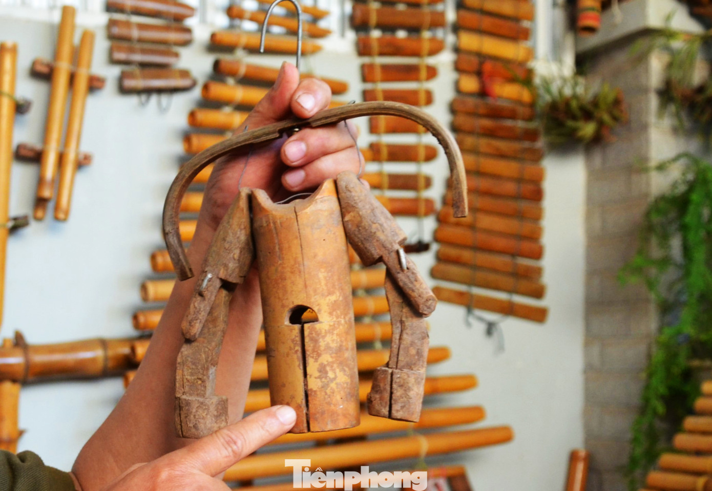 Độc lạ Violin tre và đàn Mõ bò ảnh 4