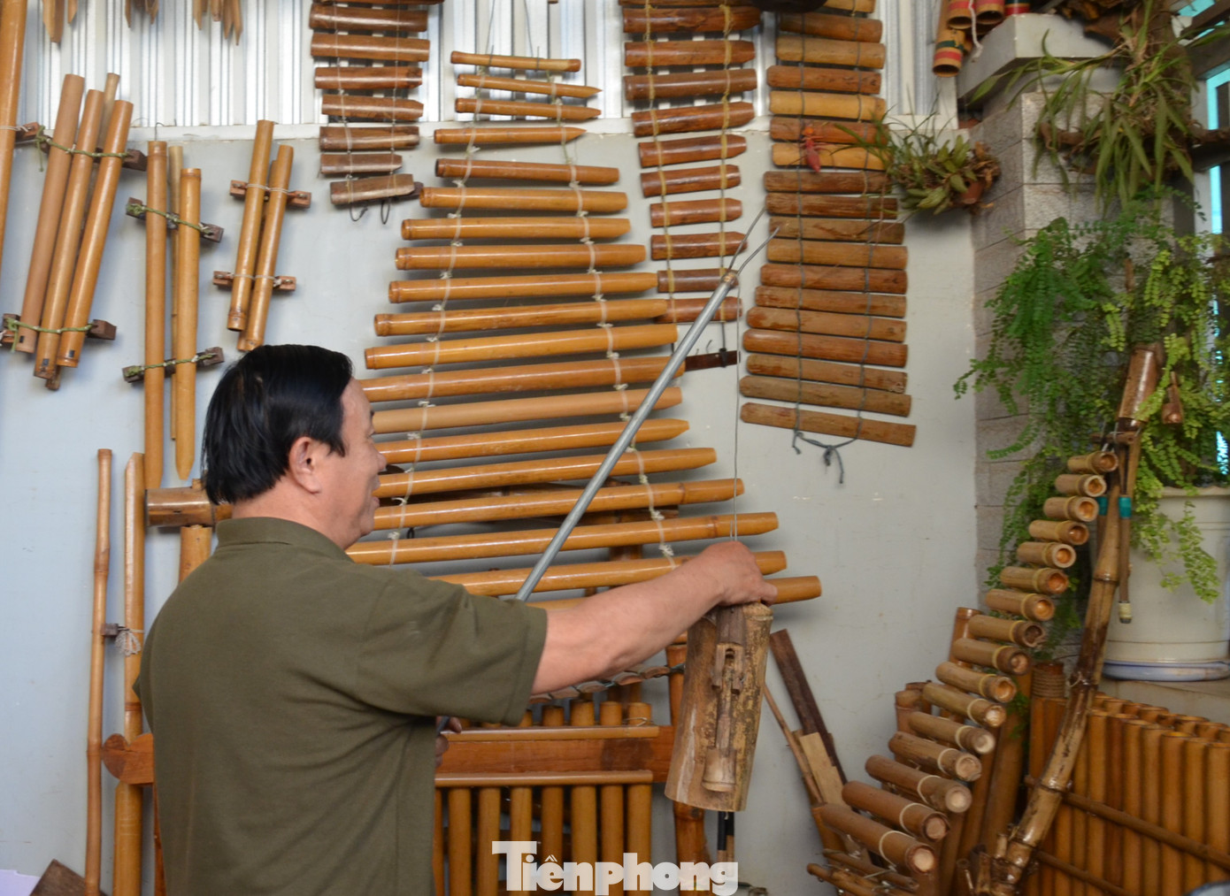 Độc lạ Violin tre và đàn Mõ bò ảnh 3