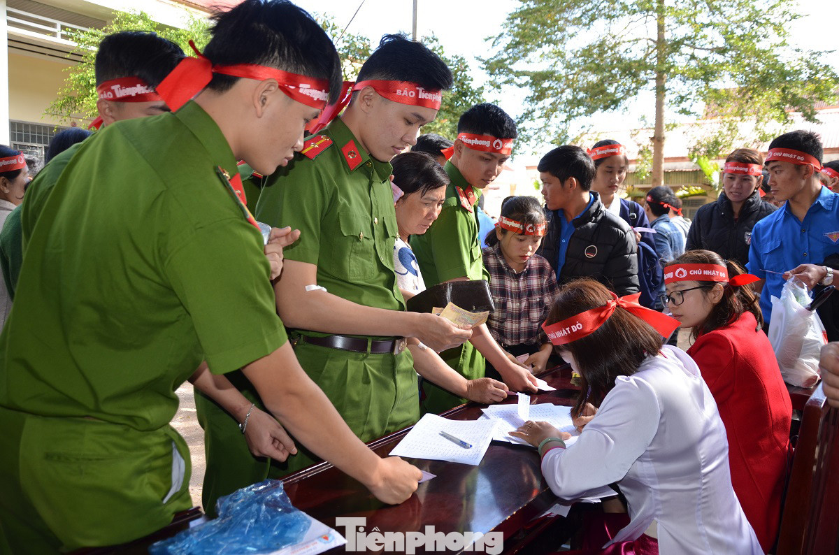 30 dân tộc anh em cổ vũ Chủ nhật Đỏ ở Krông Năng ảnh 12