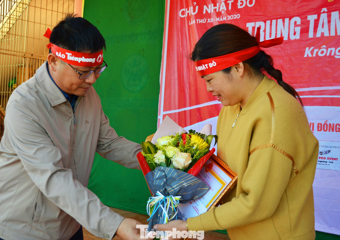 30 dân tộc anh em cổ vũ Chủ nhật Đỏ ở Krông Năng ảnh 14