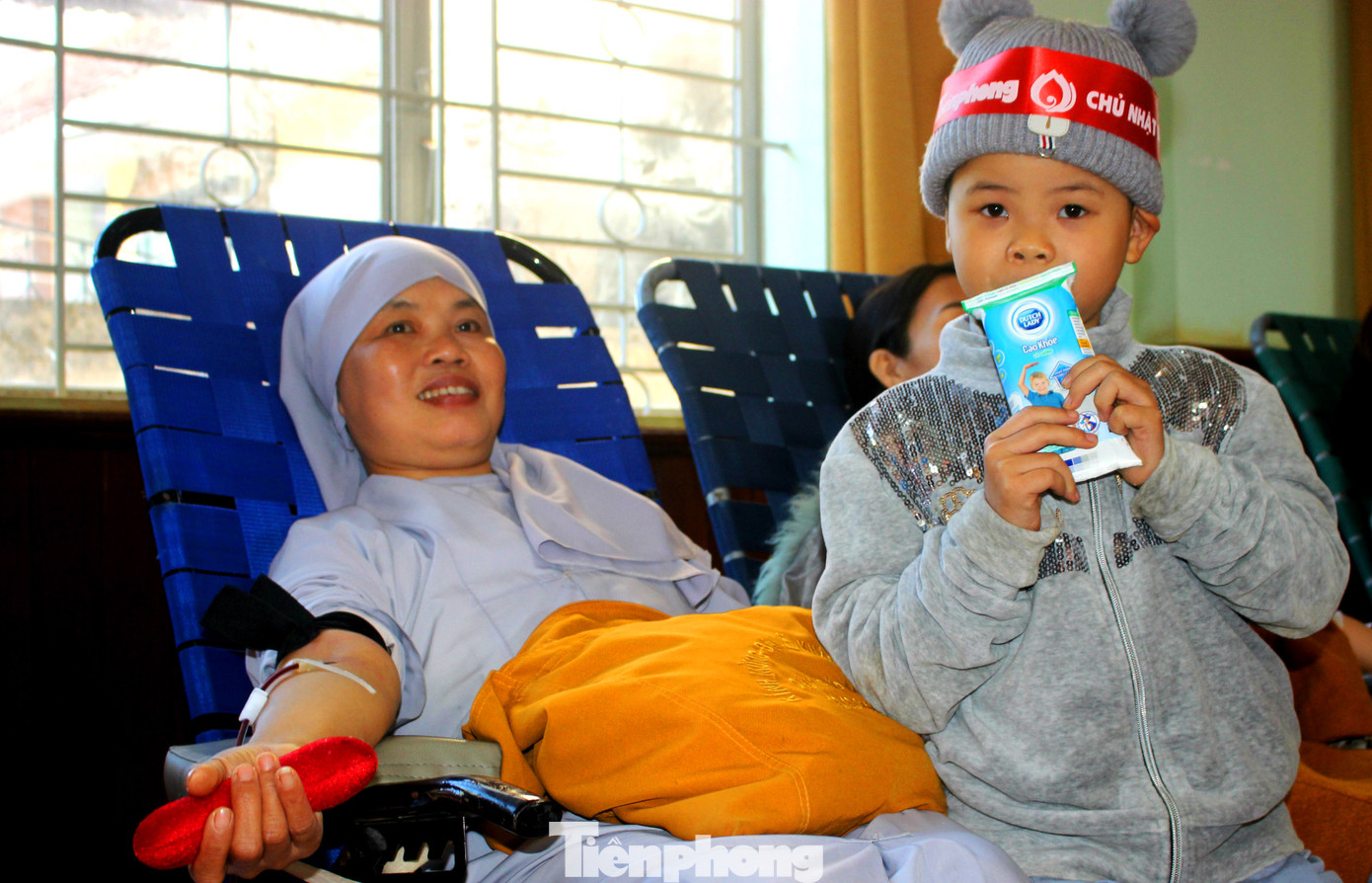 30 dân tộc anh em cổ vũ Chủ nhật Đỏ ở Krông Năng ảnh 7