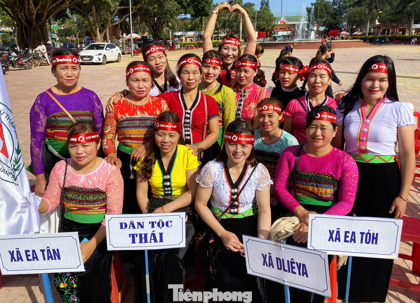 30 dân tộc anh em cổ vũ Chủ nhật Đỏ ở Krông Năng ảnh 6