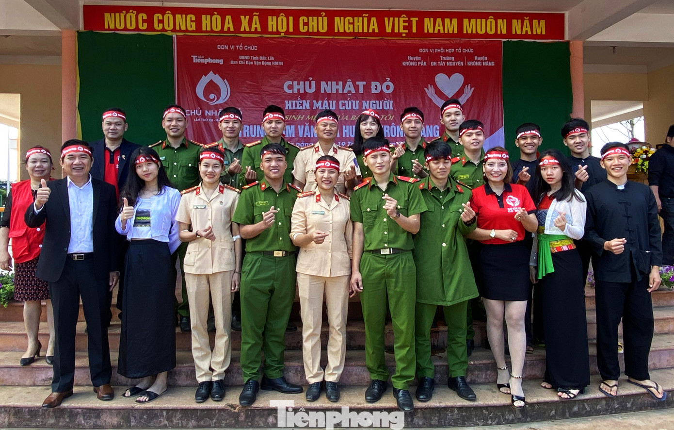 30 dân tộc anh em cổ vũ Chủ nhật Đỏ ở Krông Năng ảnh 13