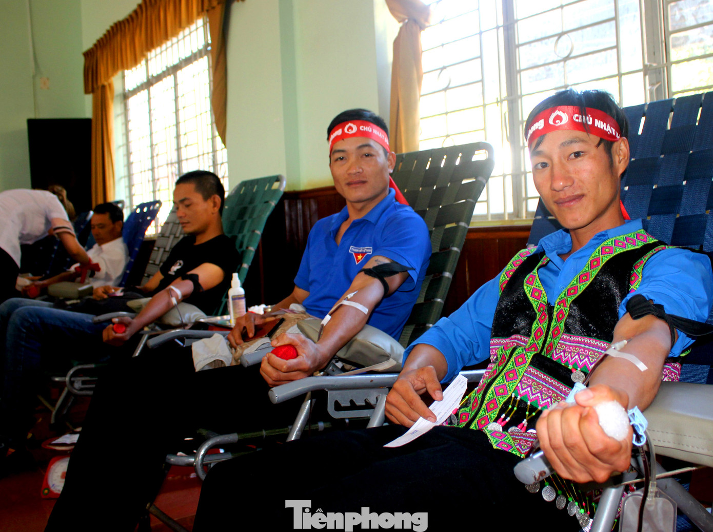 30 dân tộc anh em cổ vũ Chủ nhật Đỏ ở Krông Năng ảnh 9