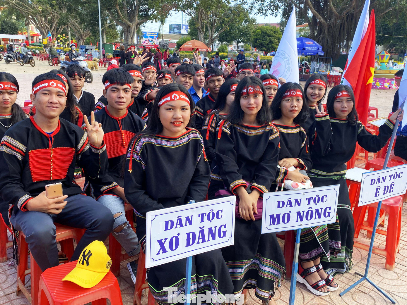 30 dân tộc anh em cổ vũ Chủ nhật Đỏ ở Krông Năng ảnh 3