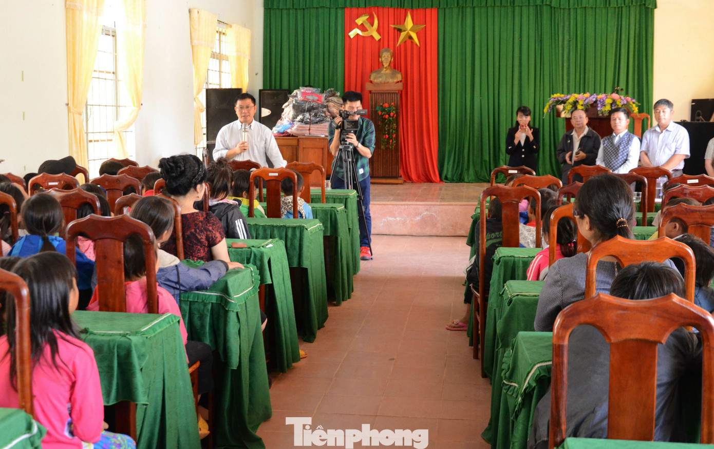 Áo ấm mùa đông cho các trò nhỏ sắp được vào Ký túc xá 115 ảnh 5