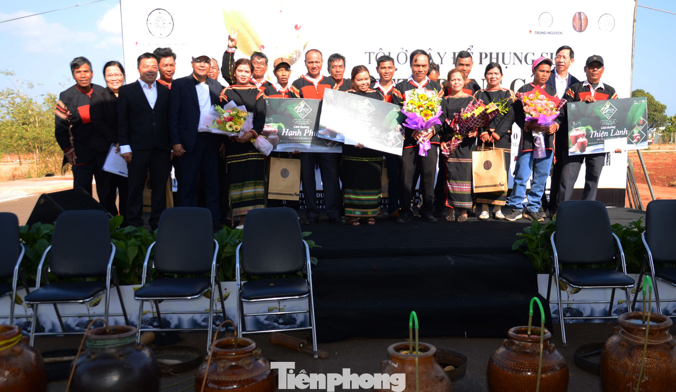 Trồng 100 cây ngọc lan và trao giải Ủ Rượu Cần tai 'Thành phố Cà phê' ảnh 5