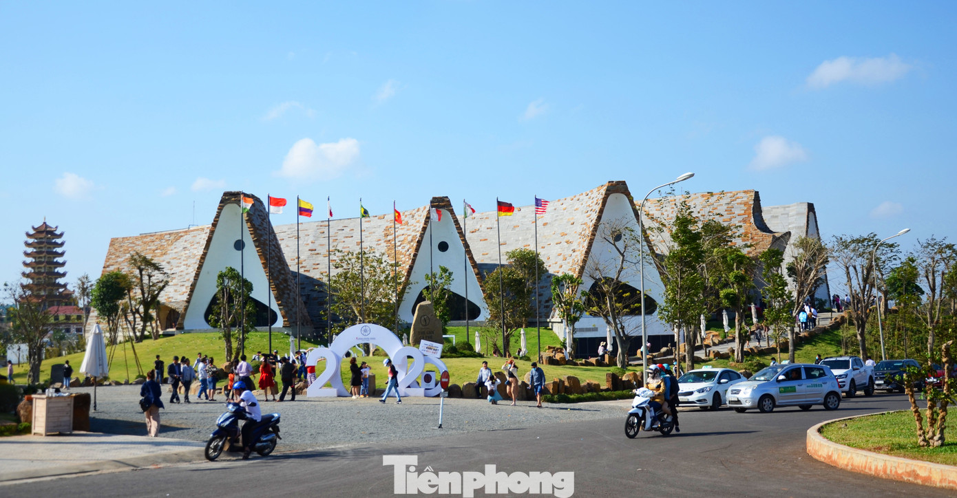 Trồng 100 cây ngọc lan và trao giải Ủ Rượu Cần tai 'Thành phố Cà phê' ảnh 8