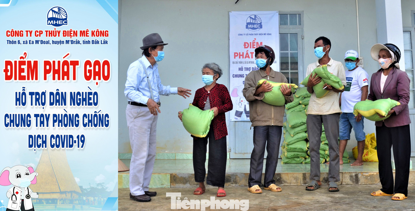 Tiền Phong trên Tây Nguyên: Những chuyến trao quà, phát gạo gắn kết tình quân dân ảnh 6