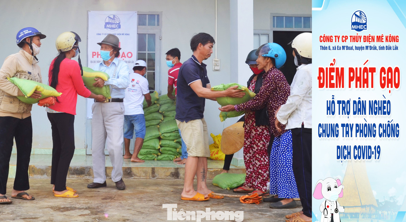 Tiền Phong trên Tây Nguyên: Những chuyến trao quà, phát gạo gắn kết tình quân dân ảnh 5