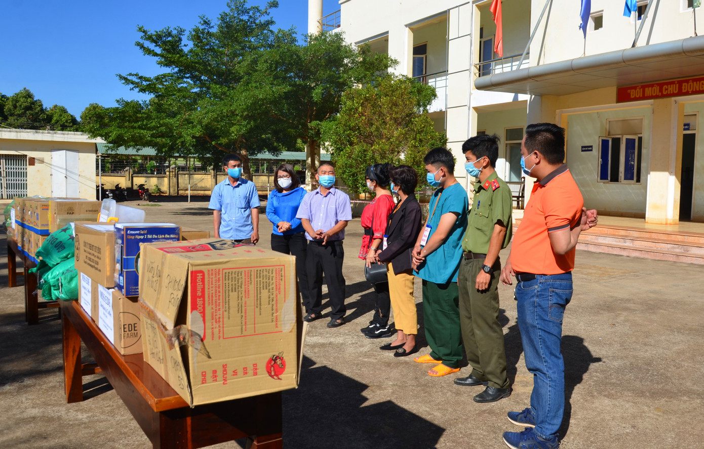 Tây Nguyên: Người dân góp quà động viên tuyến đầu phòng chống COVID-19 ảnh 5