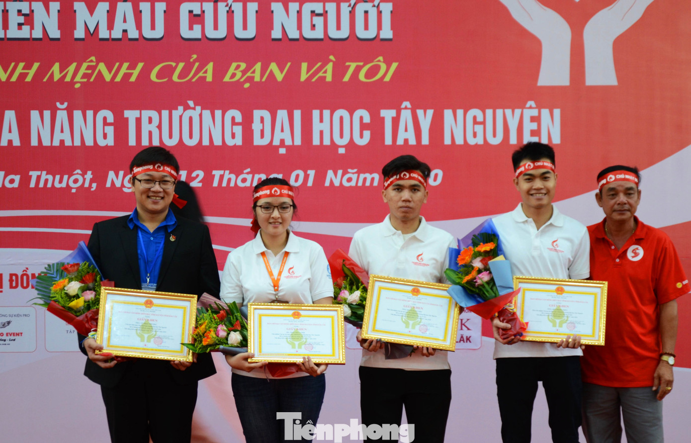 Chủ nhật Đỏ 2020 tại Đại học Tây Nguyên: Nghìn dòng máu đong đầy yêu thương ảnh 10