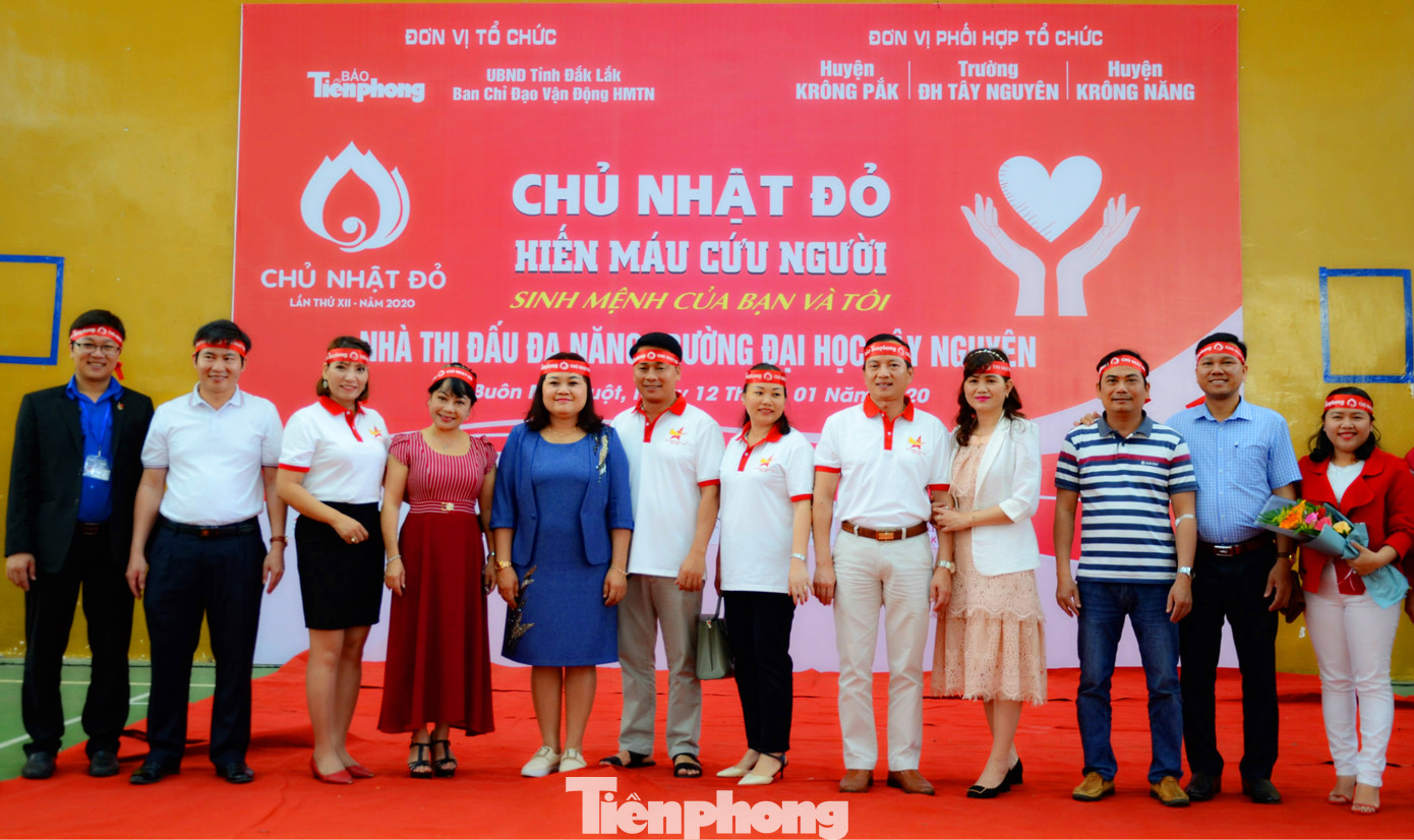 Chủ nhật Đỏ 2020 tại Đại học Tây Nguyên: Nghìn dòng máu đong đầy yêu thương ảnh 14