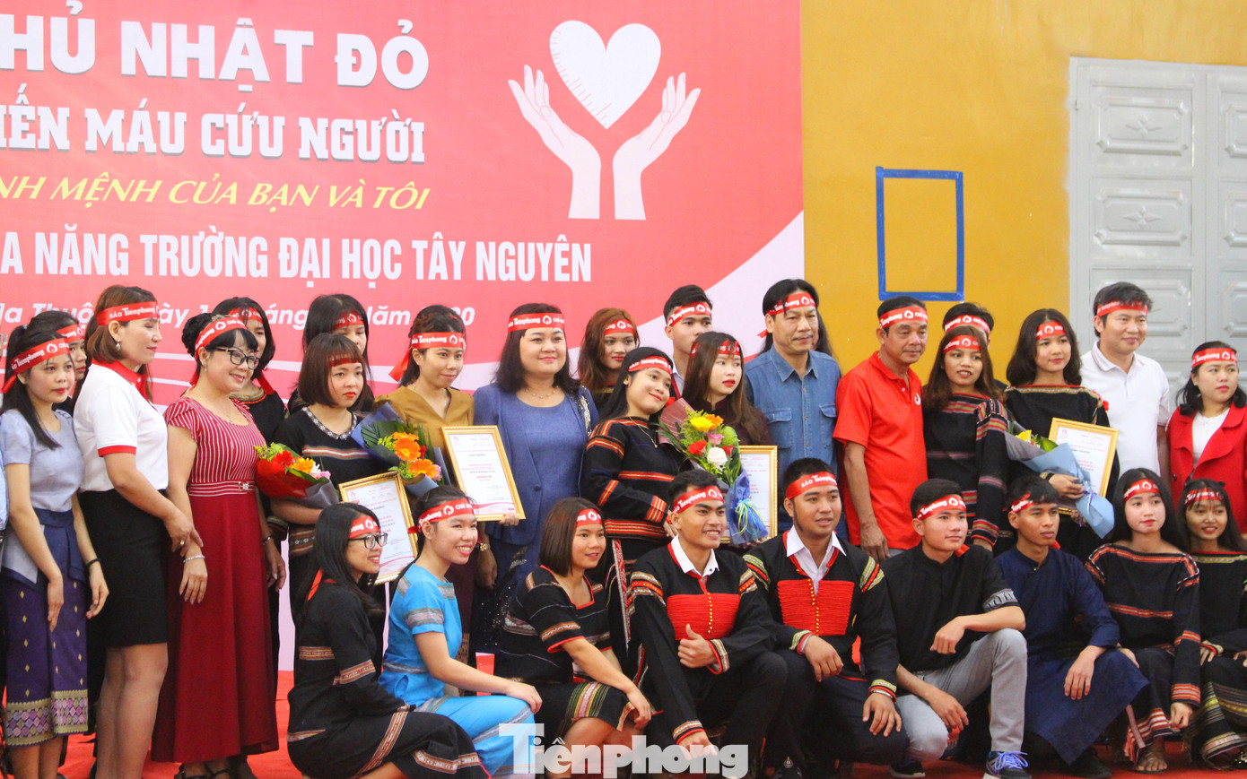 Chủ nhật Đỏ 2020: Đại học Tây Nguyên vượt chỉ tiêu, thành công rực rỡ ảnh 1 Chủ nhật Đỏ 2020: Đại học Tây Nguyên vượt chỉ tiêu, thành công rực rỡ ảnh 1