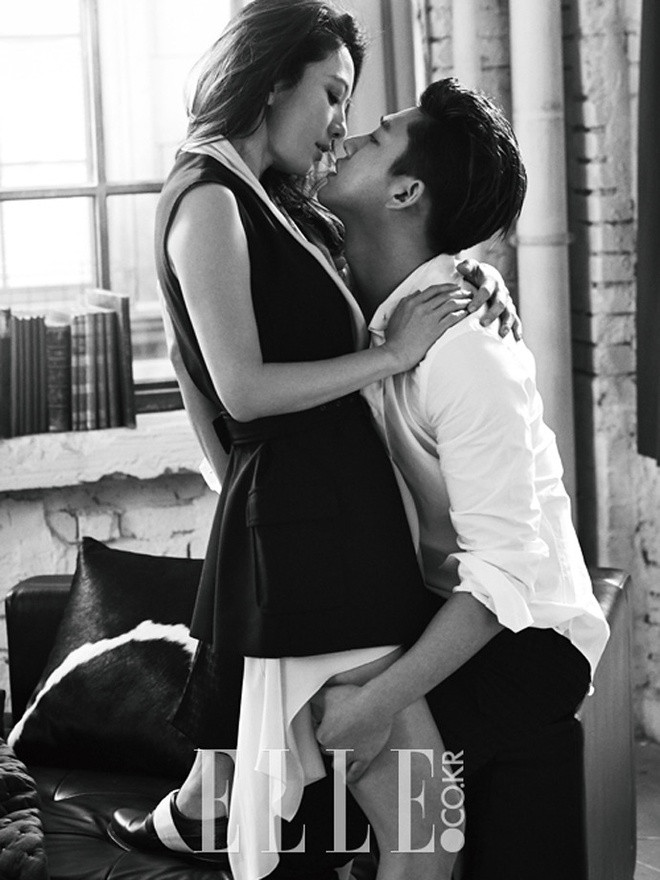 Kim Hee Ae 'Thế giới hôn nhân' chụp tình tứ bên trai trẻ kém 20 tuổi gây tranh cãi ảnh 3