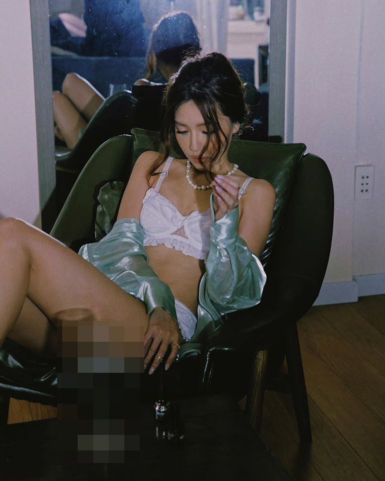 Bích Phương khoe 3 vòng 'bỏng mắt' trong bộ ảnh bikini mới ảnh 5