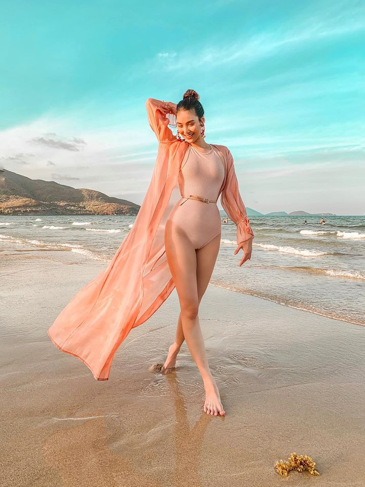 Ngọc Trinh 'thả rông' táo bạo ảnh 5