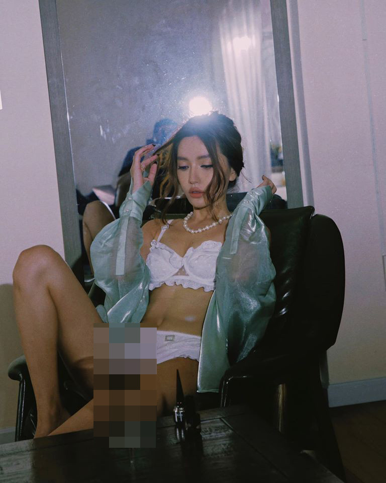 Bích Phương khoe 3 vòng 'bỏng mắt' trong bộ ảnh bikini mới ảnh 6