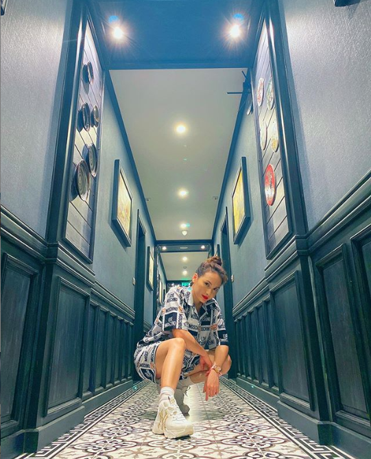 Ngọc Trinh 'thả rông' táo bạo ảnh 13